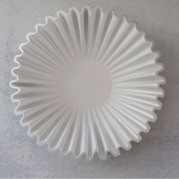 Ruffle bowl - Picture 7 of 7